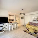 Center Old Town By The Sea شقة